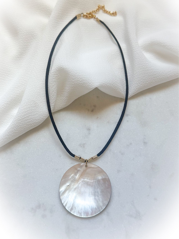 Black Cord Nacar Necklace